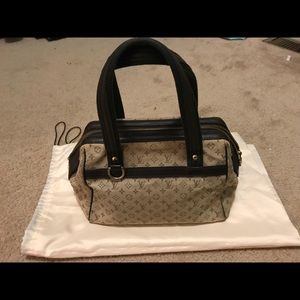 💥SOLD💥 💯 authentic LV Josephine bag